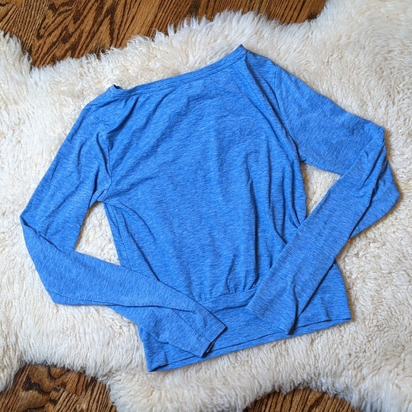 GapFit Ruched Blue Workout Shirt - Picture 2 of 2